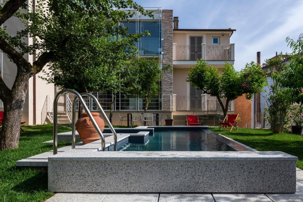בטולה Residenza Villa Tosca מראה חיצוני תמונה